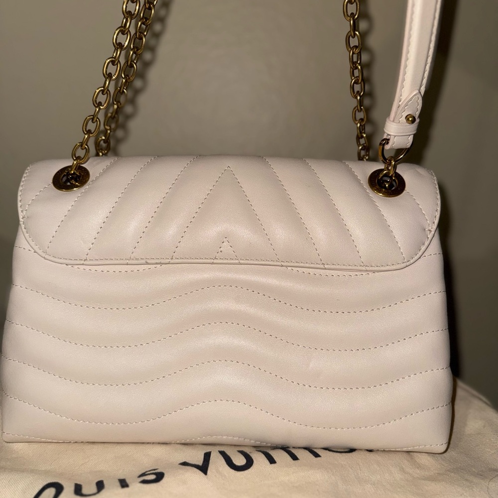 Louis Vuitton New Wave GM Chain Bag in Cream - Picture 9 of 16